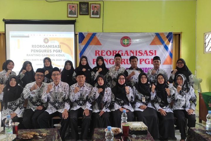 Muda, Berani, dan Berdedikasi: PGRI Ranting Garung Kidul Gelar Rapat Reorganisasi